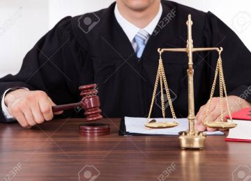 28162298 sección media de juez masculino con un martillo y la escala de peso en la mesa de sala de audiencias 360x260 - RESURRECCIÓN DE LA JUSTICIA