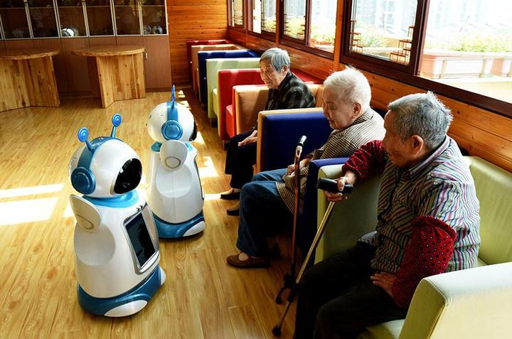 robot china xinhuanet - La calidad de Vida de la Tercera Edad dependerá de Robots colaborativos, por creciente déficit de cuidadores humanos.