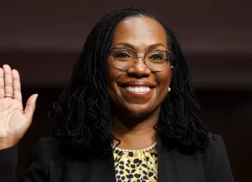 124083217 gettyimages 1232576319.jpg 360x260 - Ketanji Brown Jackson: quién es la primera mujer negra en llegar a la Corte Suprema de EE.UU.
